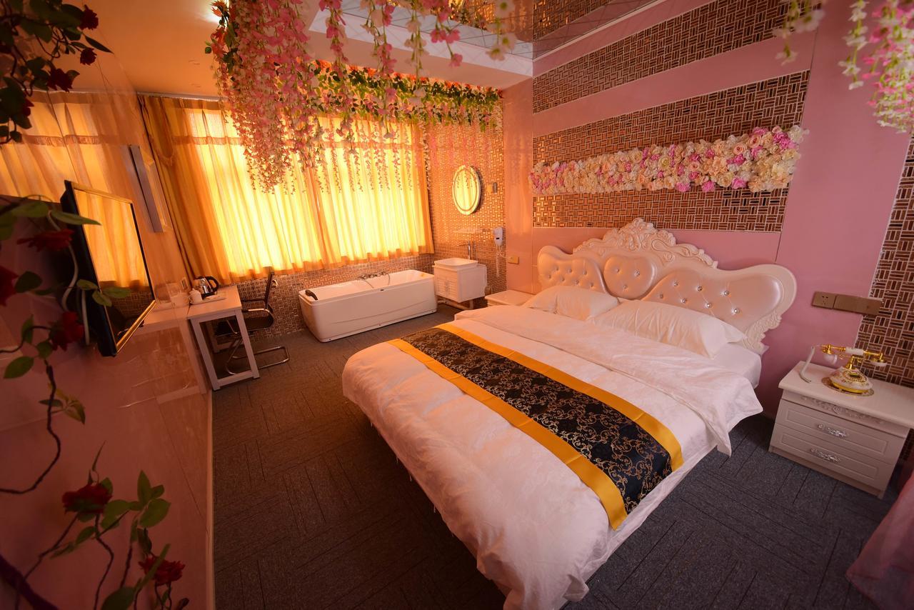 Century Hua Na Loves Boutique Hotel 青島市 エクステリア 写真
