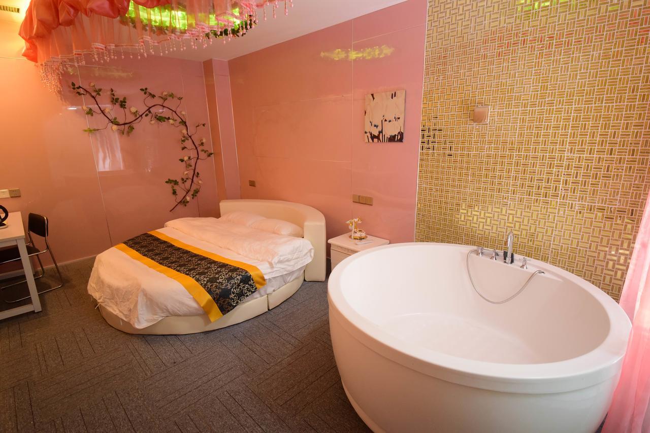 Century Hua Na Loves Boutique Hotel 青島市 エクステリア 写真